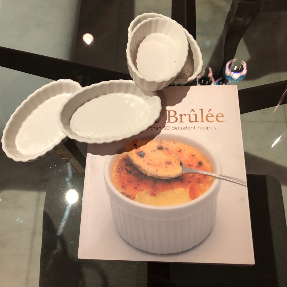 Crime brûlée set—recipe book and ramekins - Picture 2 of 5